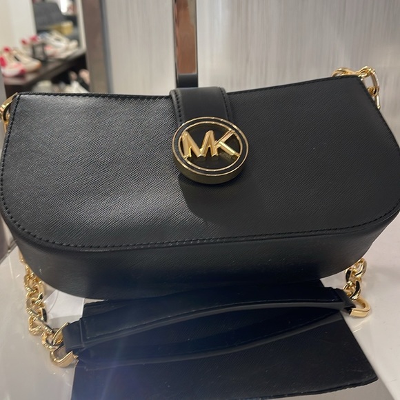 MICHAEL KORS
Carmen Small Shoulder Pochette Bag
Black 
NWT - Picture 5 of 16